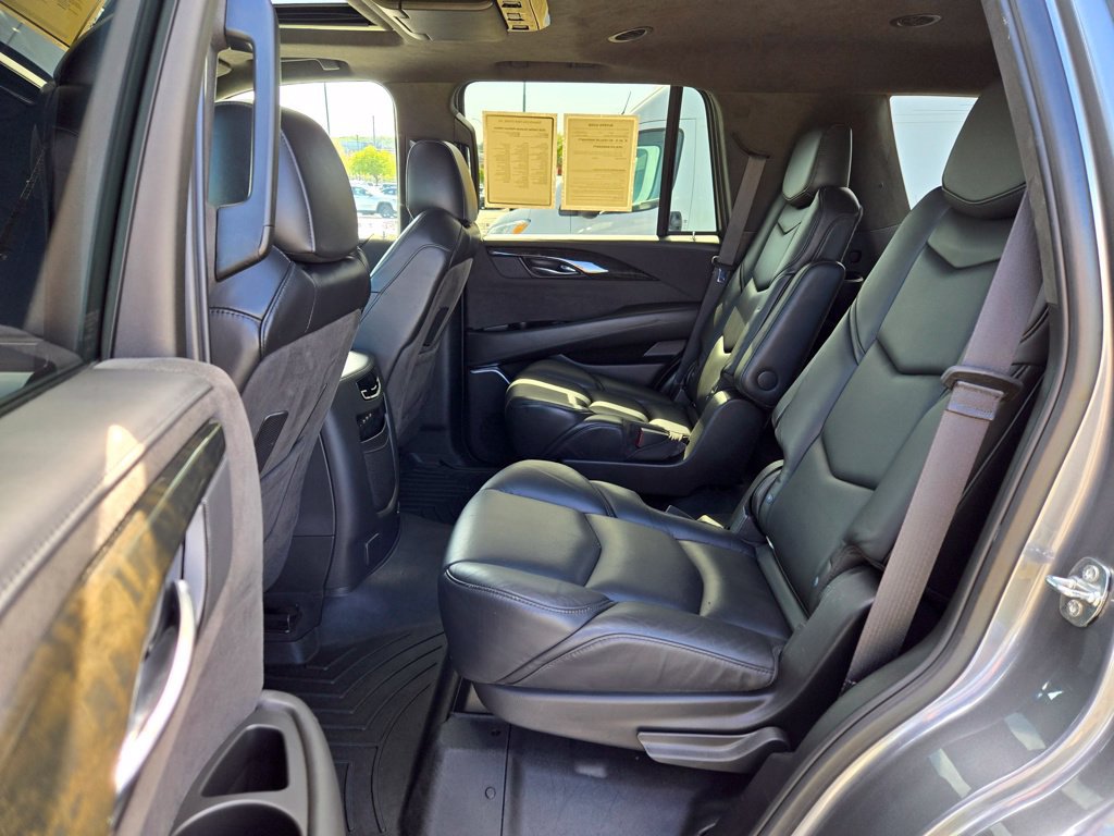 Used 2020 Cadillac Escalade Platinum w/ Escalade Sport Edition AWD/4WD image 25
