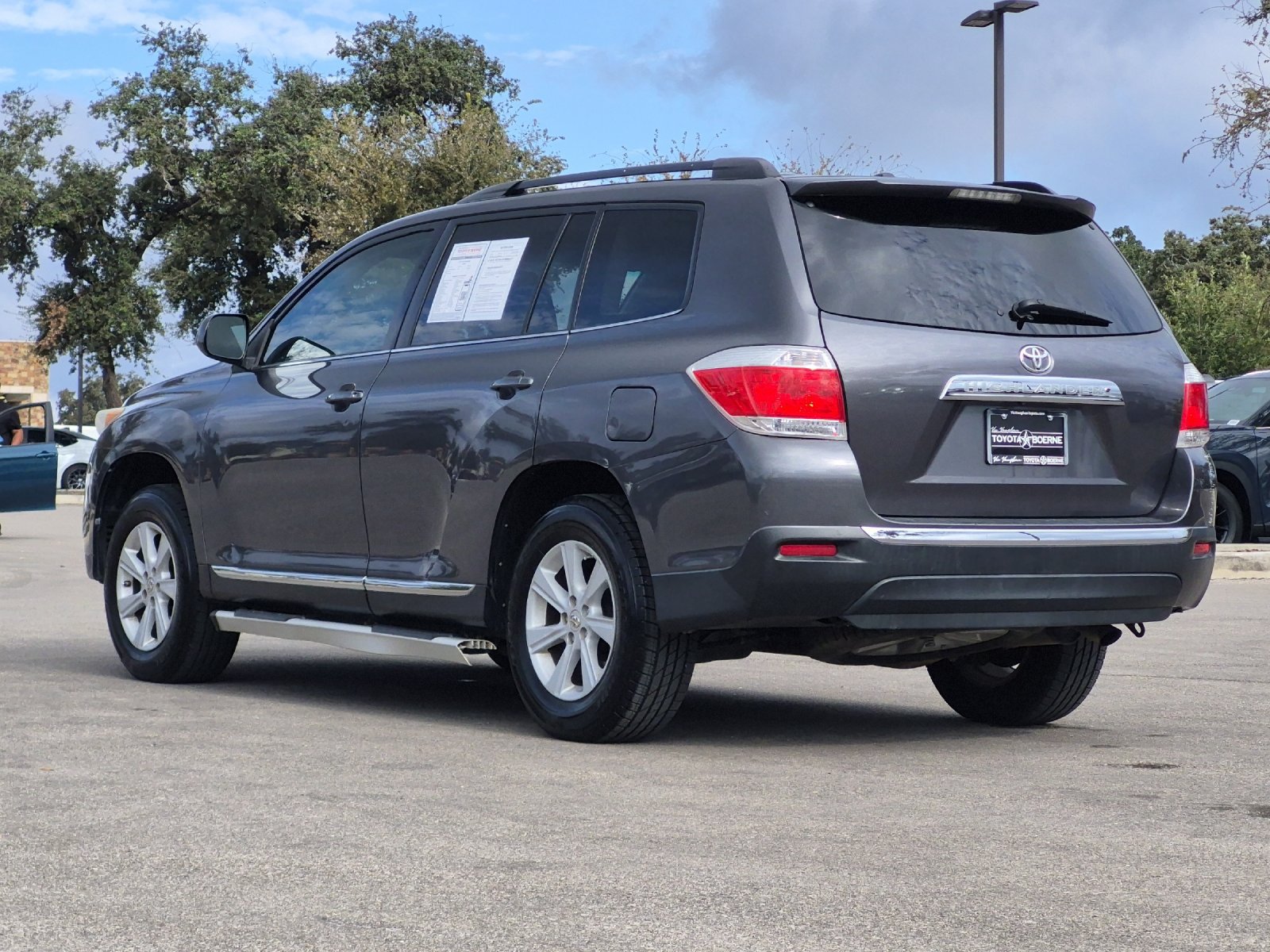 Used 2011 Toyota Highlander SE FWD image 3