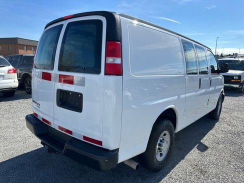 Used 2013 Chevrolet Express 2500 image 8