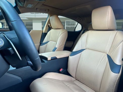 Used 2025 Lexus ES 300h w/ Luxury Package image 22