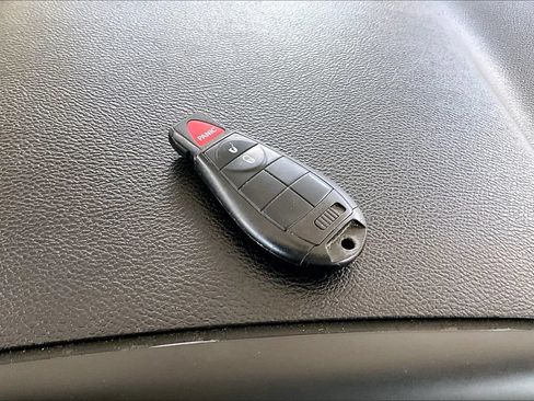 Used 2014 Dodge Grand Caravan SXT FWD image 31