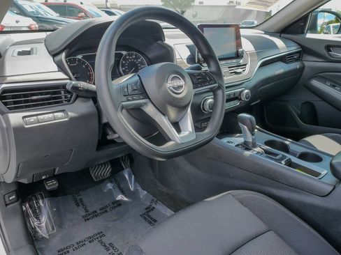 Used 2025 Nissan Altima 2.5 SV FWD image 21