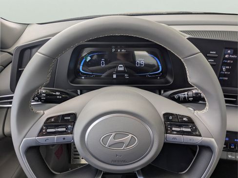 Used 2025 Hyundai Elantra Sport FWD image 14