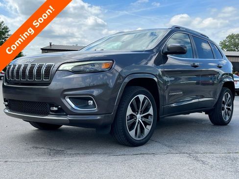 Used 2019 Jeep Cherokee Overland AWD/4WD image 2