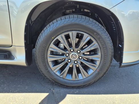 Used 2023 Lexus GX 460 Premium w/ Accessory Package AWD/4WD image 9