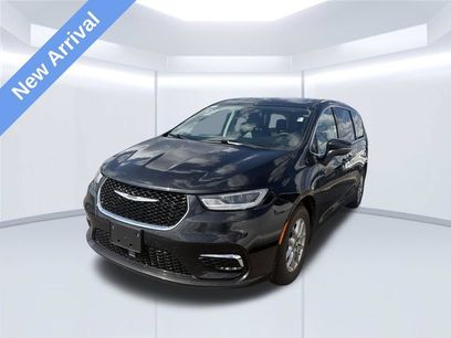 Used 2023 Chrysler Pacifica Touring-L