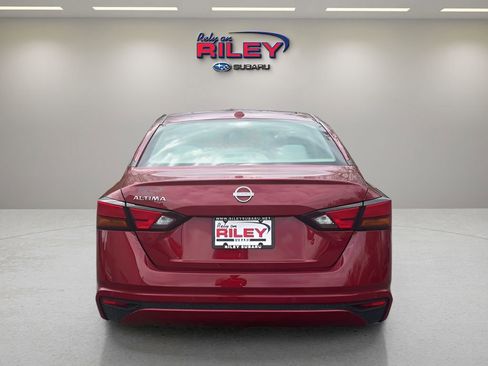 Used 2025 Nissan Altima 2.5 SV FWD image 4