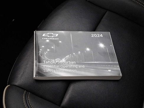 Used 2024 Chevrolet Suburban Premier image 25