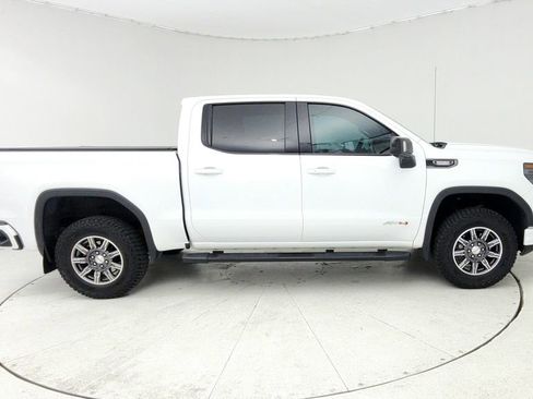 Used 2024 GMC Sierra 1500 AT4 w/ AT4 Preferred Package image 9