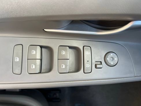 Used 2022 Hyundai Elantra SEL w/ Convenience + Premium Package image 19