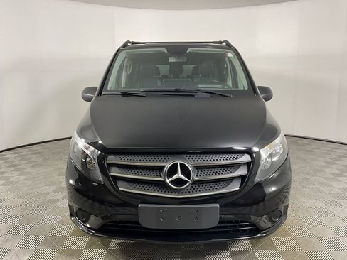 Used 2018 Mercedes-Benz Metris Passenger image 3