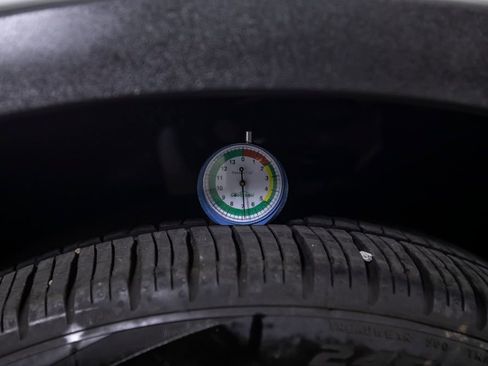 Used 2025 Volvo XC40 B5 Plus image 45