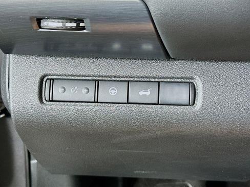 Used 2025 Nissan Pathfinder SL AWD/4WD image 17