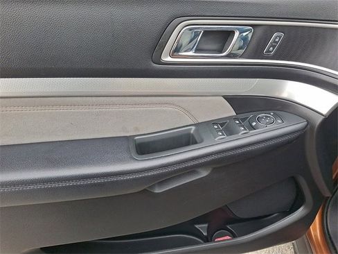 Used 2017 Ford Explorer XLT w/ Equipment Group 202A image 12