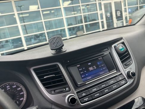 Used 2017 Hyundai Tucson SE AWD/4WD image 5