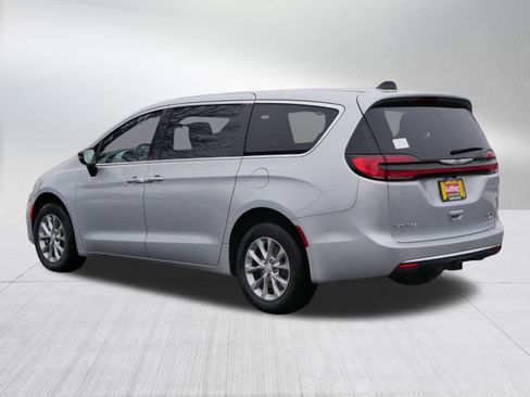 New 2026 Chrysler Pacifica Limited w/ Trailer Tow Group image 5