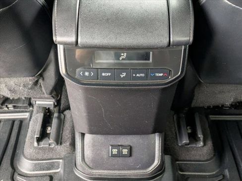 Used 2021 Toyota Highlander XLE image 16
