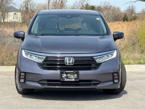 Used 2023 Honda Odyssey Elite image 2