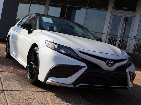 Used 2022 Toyota Camry XSE image 7