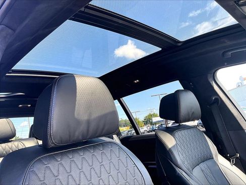 Used 2025 BMW X7 M60i AWD/4WD image 23