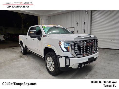 Used 2024 GMC Sierra 3500 Denali w/ Denali Reserve Package AWD/4WD image 1