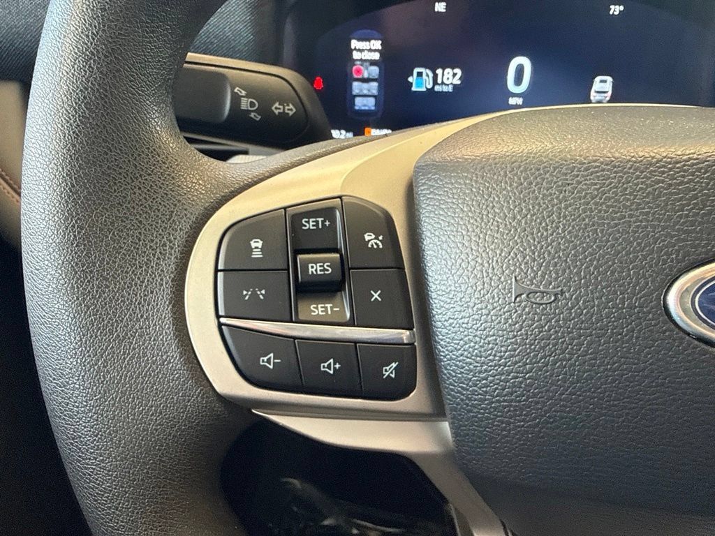 Used 2026 Ford Explorer Active AWD/4WD image 18