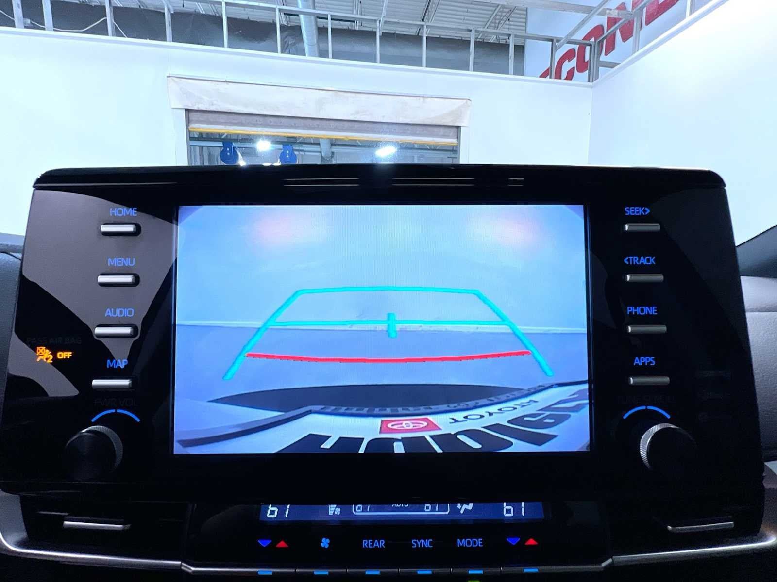 Used 2024 Toyota Sienna XLE FWD image 27
