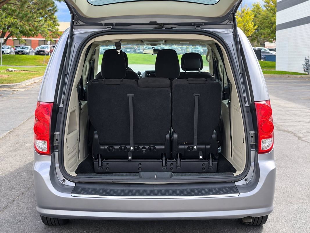Used 2013 Dodge Grand Caravan American Value Package FWD image 18