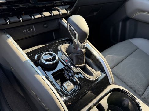 Used 2023 Chevrolet Colorado ZR2 w/ Desert Boss Special Edition image 12