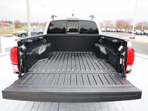 Used 2022 Toyota Tacoma SR image 5