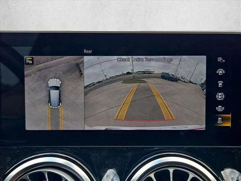 Used 2021 Mercedes-Benz GLB 250 image 12