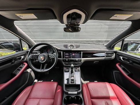 Certified 2023 Porsche Macan AWD/4WD image 6