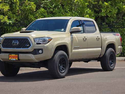 Used 2019 Toyota Tacoma TRD Sport AWD/4WD image 8