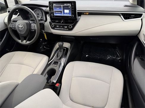 Used 2021 Toyota Corolla LE image 34