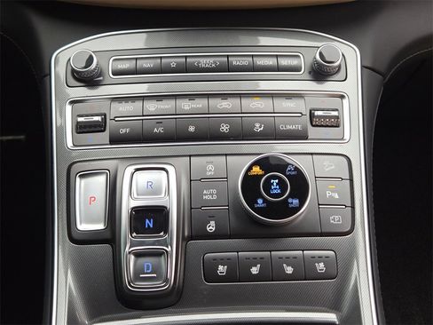 Used 2023 Hyundai Santa Fe Calligraphy image 16