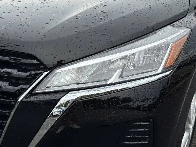 Certified 2025 Nissan Kicks Play S FWD image 10