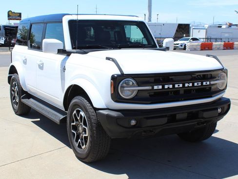 Used 2025 Ford Bronco Outer Banks AWD/4WD image 4