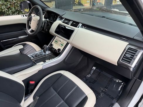 Used 2022 Land Rover Range Rover Sport HST image 32