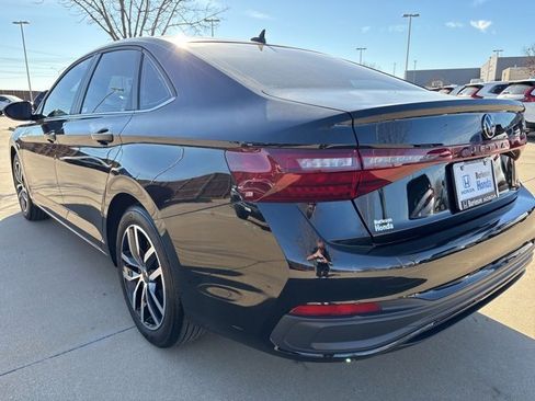 Used 2025 Volkswagen Jetta SE image 4