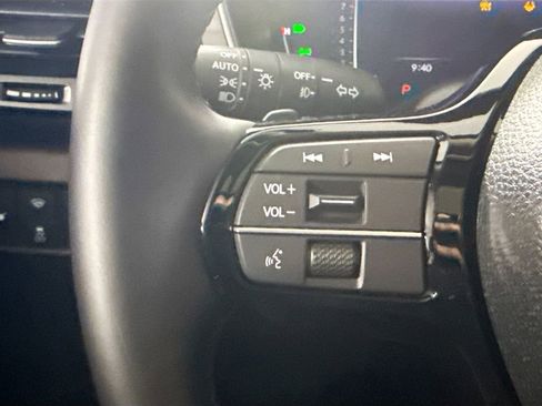 Used 2025 Honda Pilot Elite image 11