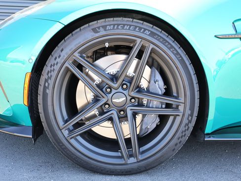 Used 2025 Aston Martin V8 Vantage Coupe RWD image 25
