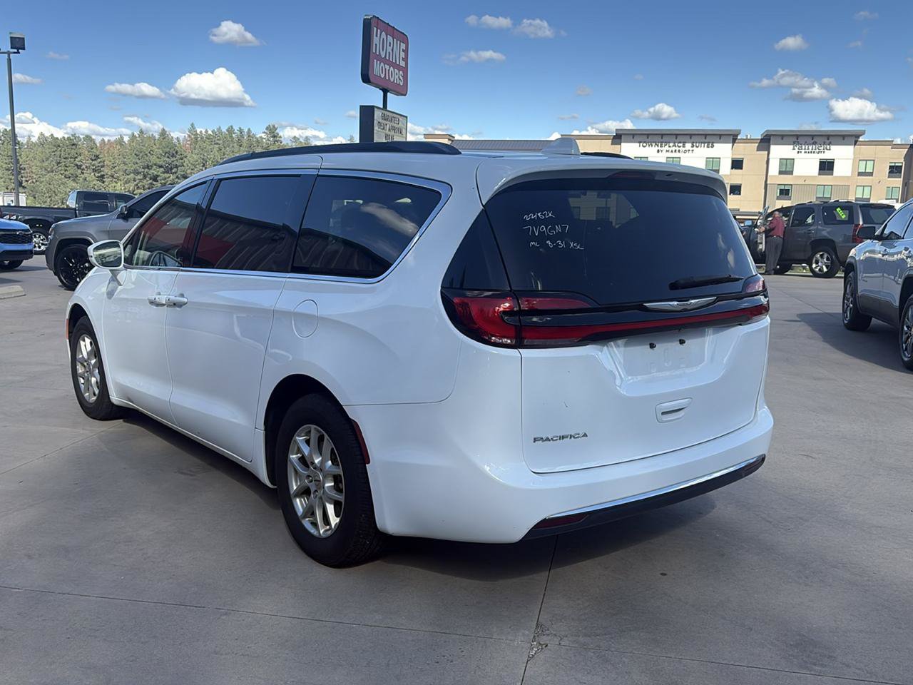 Used 2022 Chrysler Pacifica Touring-L FWD image 5