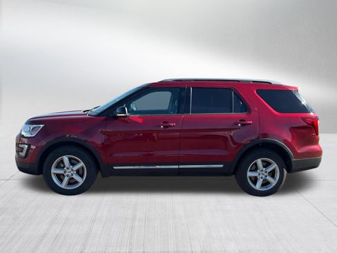 Used 2016 Ford Explorer XLT w/ Equipment Group 202A AWD/4WD image 3