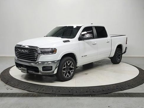 Used 2025 RAM 1500 Laramie AWD/4WD image 3