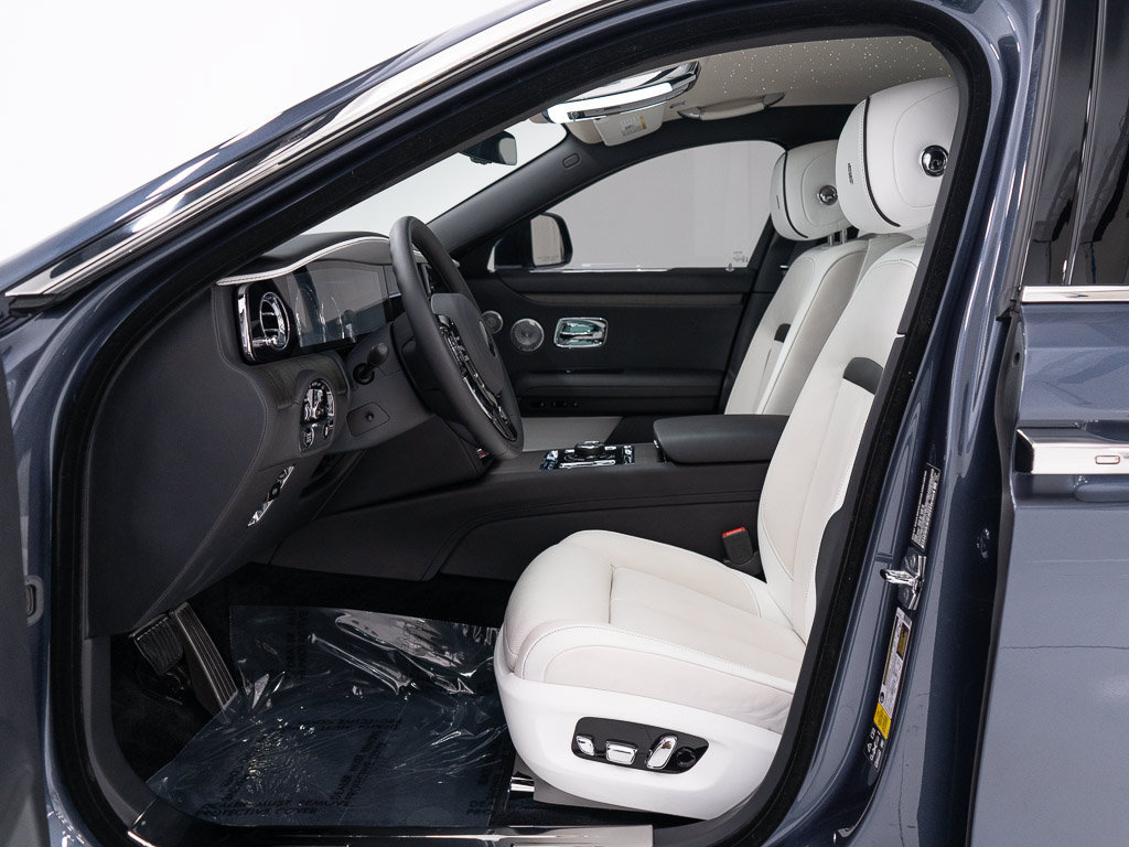 Certified 2023 Rolls-Royce Ghost Extended Wheelbase w/ Ghost Package AWD/4WD image 15