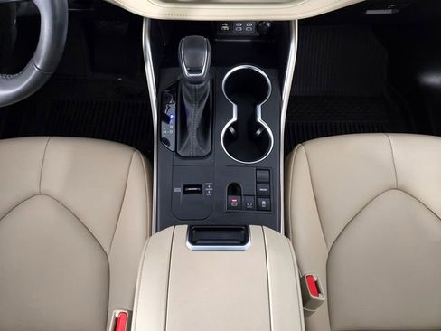 Used 2023 Toyota Highlander XLE image 27