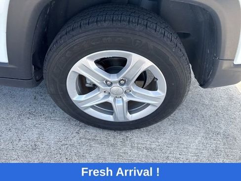 Used 2023 Jeep Compass Sport image 17