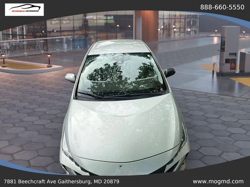 Used 2017 Toyota Prius Prime Premium FWD image 19