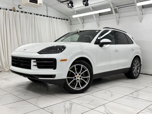 Certified 2025 Porsche Cayenne image 6