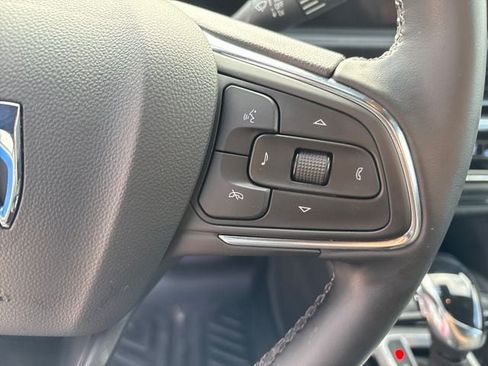 Used 2025 Buick Envista Avenir FWD image 38